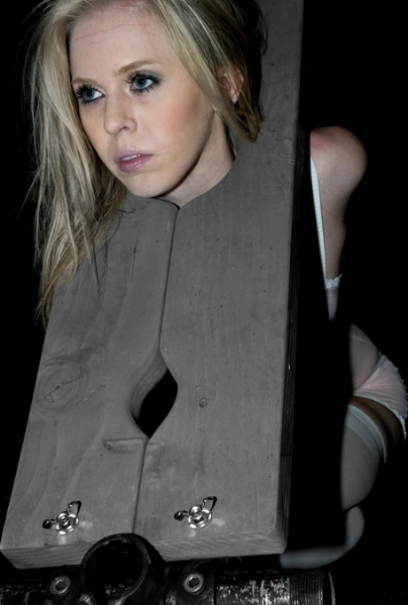 Hottie Sarah Jane Ceylon gets her neck clamped in an upright wooden stock